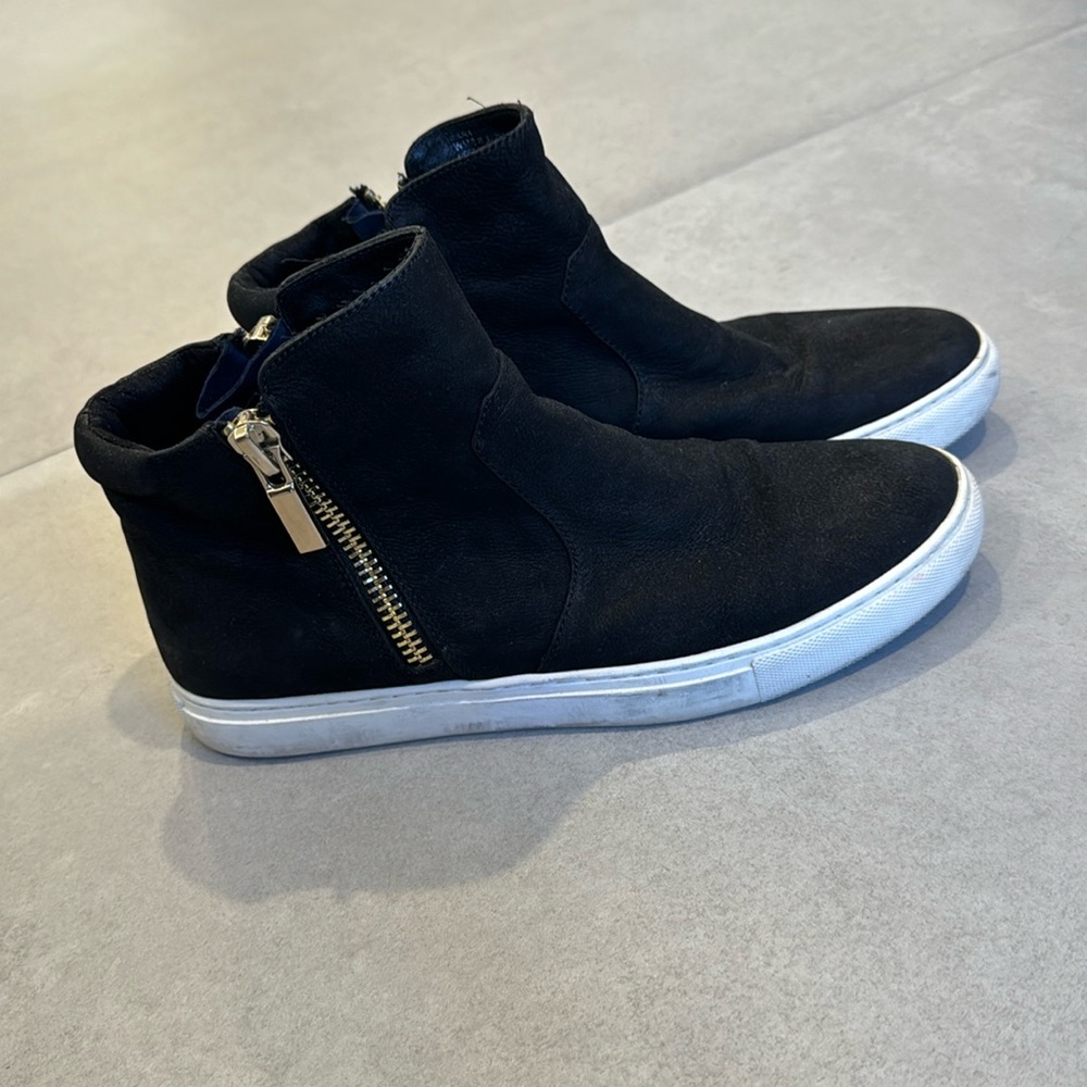Kenneth Cole suede booties